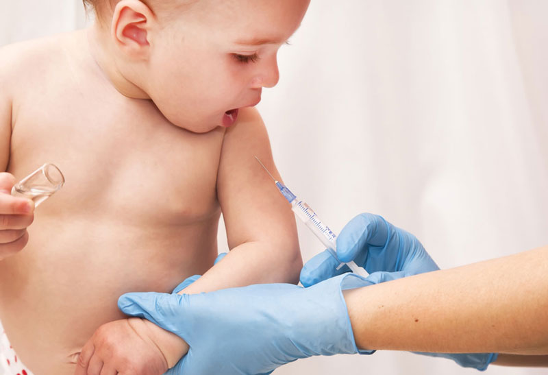 Tiêm vắc-xin cho trẻ
