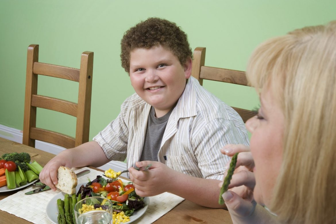 Chế độ dinh dưỡng hợp lý cho trẻ bị béo phì, thừa cân