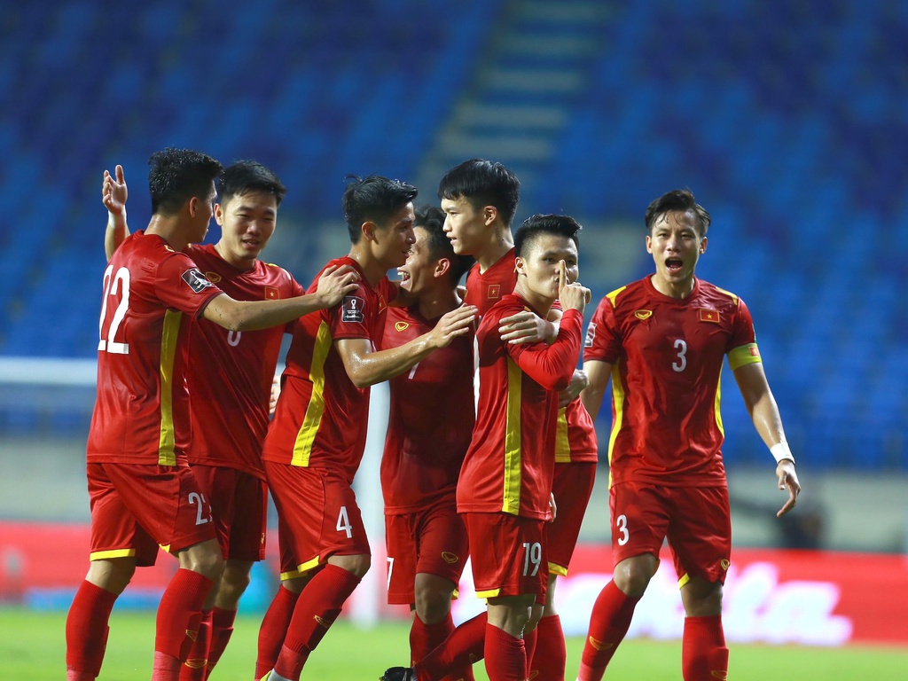 Nên ưu tiên tuyển Việt Nam hay các câu lạc bộ V.League?