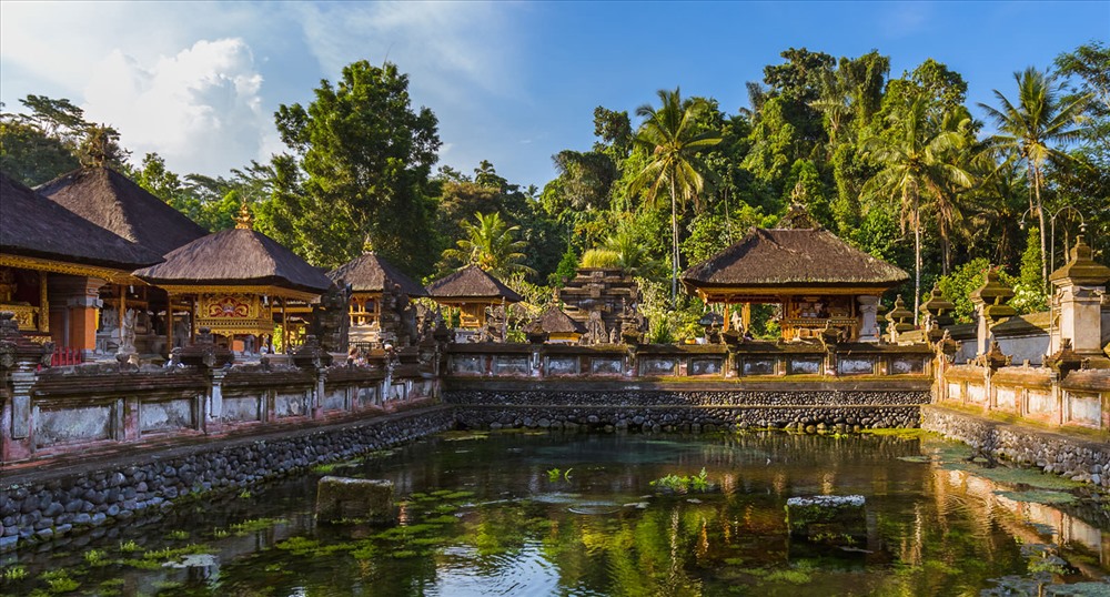 Đền Tirta Empul Ngôi đền nằm ngay tại trung tâm đảo Bali,