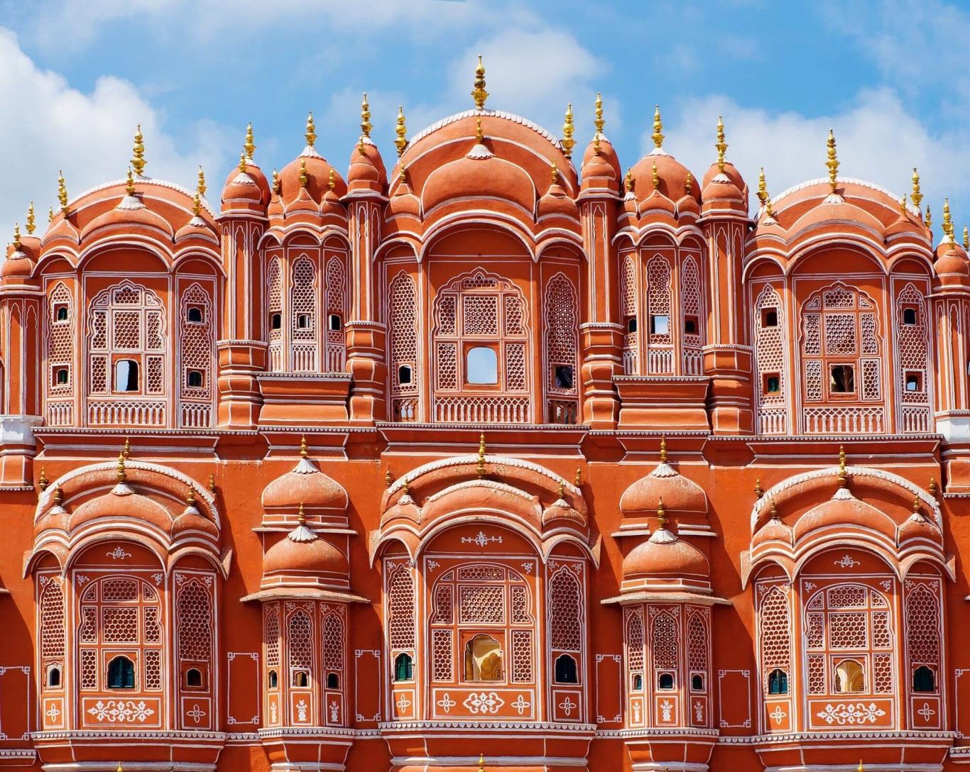 Địa điểm du lịch Ấn Độ đầu tiên được nhắc đến là cung điện Hawa Mahal.