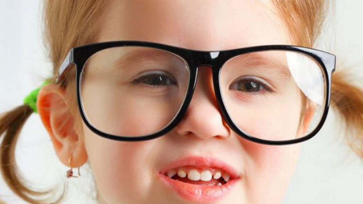 Trẻ bị cận thị thì cần bổ sung các dưỡng chất nào là hợp lý?